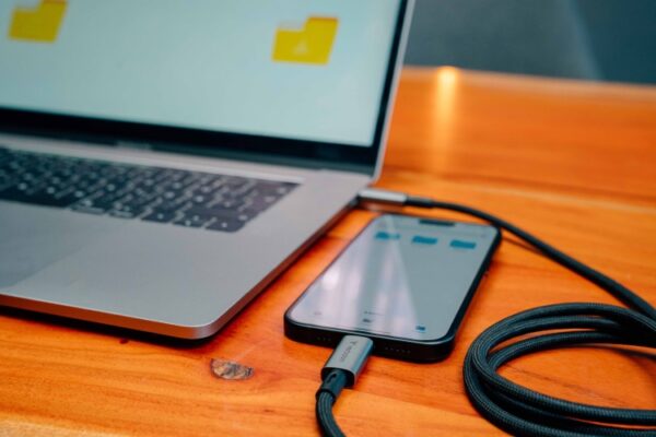 Verbatim 31847 Sync & Charge Kabelis USB-C į USB-C 240W 40Gbps 120cm, Pilka/Juoda - Image 5